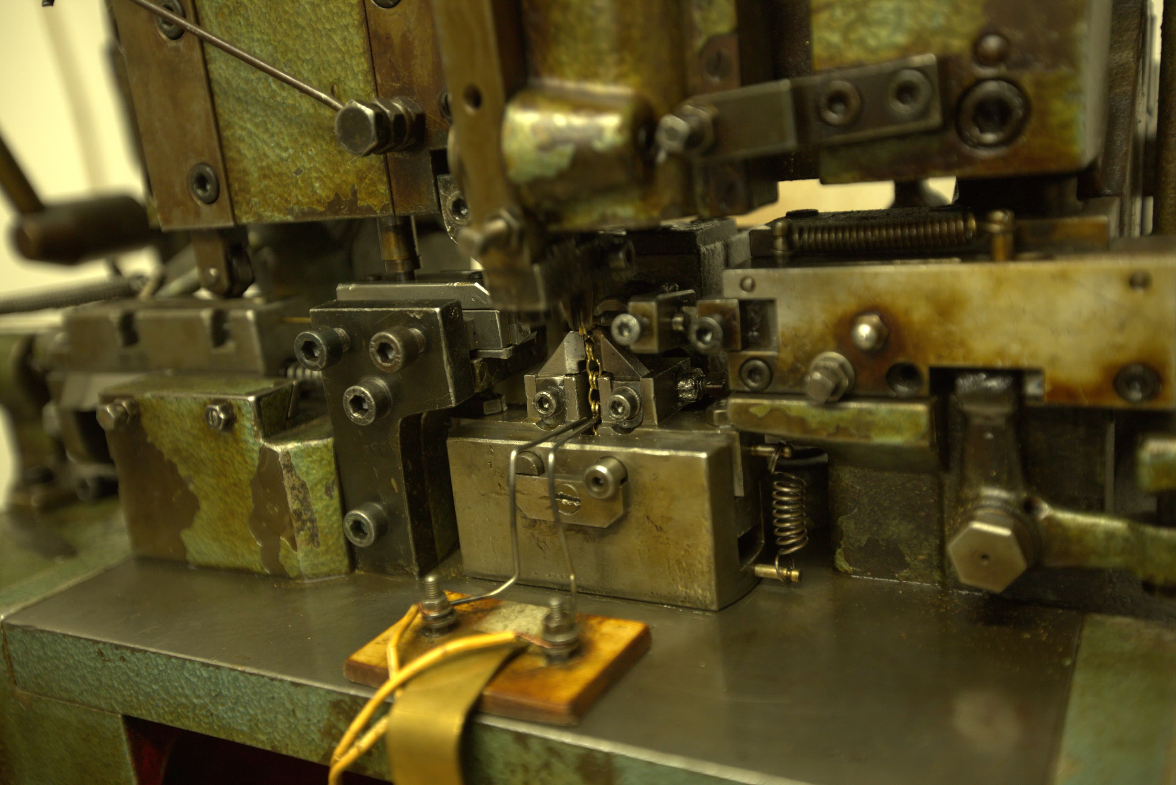 Spojovací materiály - 2 Automat na řetízky.jpg